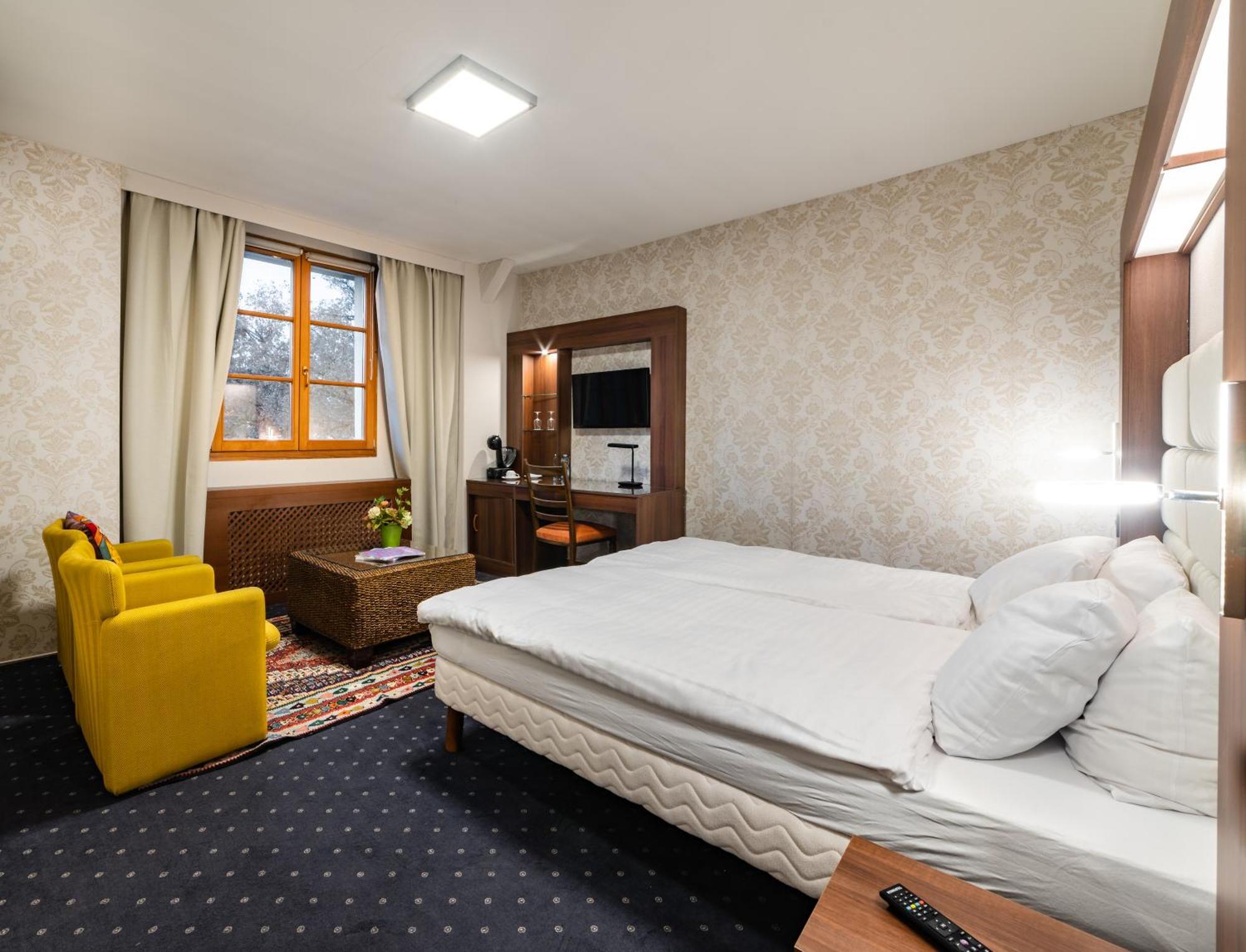 Hotel Restaurant Kutchi Bellevue Екстериор снимка