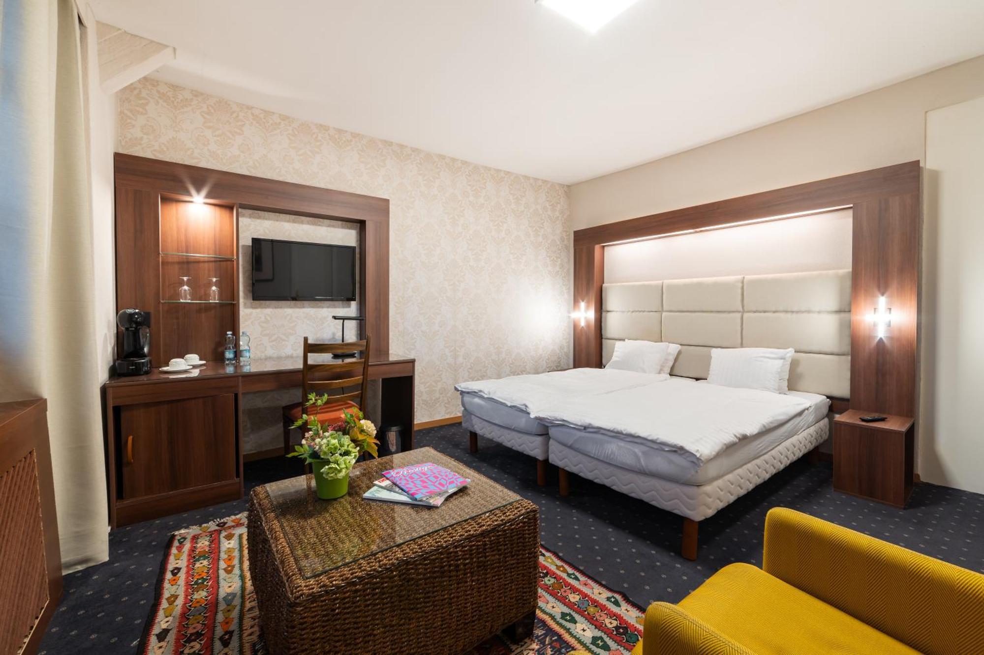 Hotel Restaurant Kutchi Bellevue Екстериор снимка