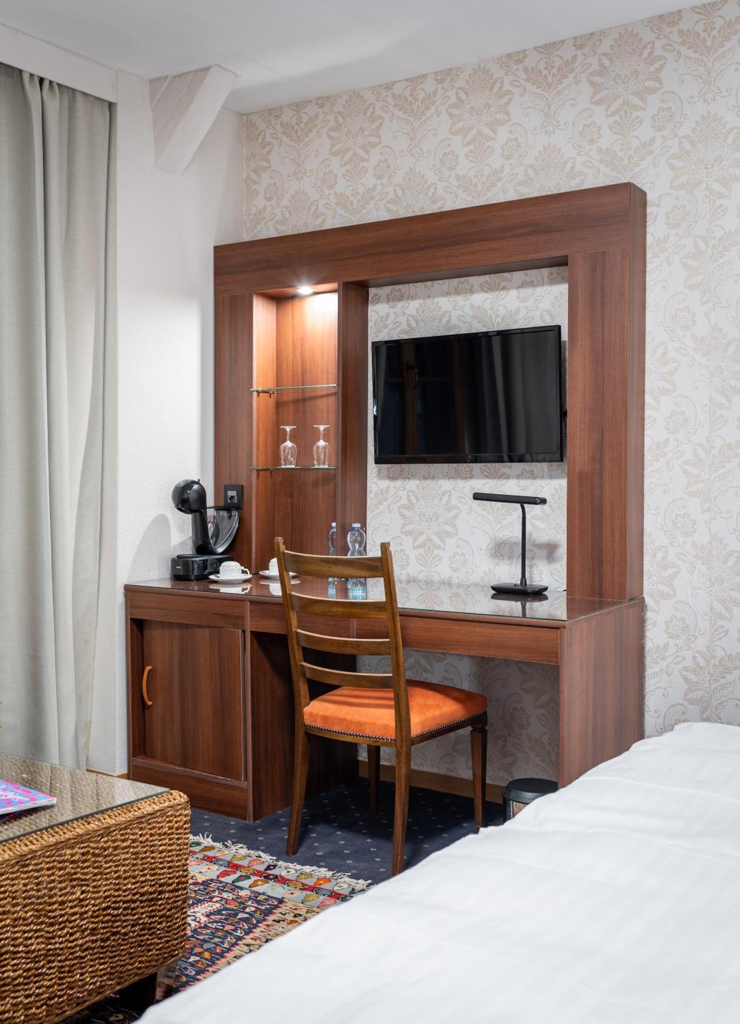 Hotel Restaurant Kutchi Bellevue Екстериор снимка